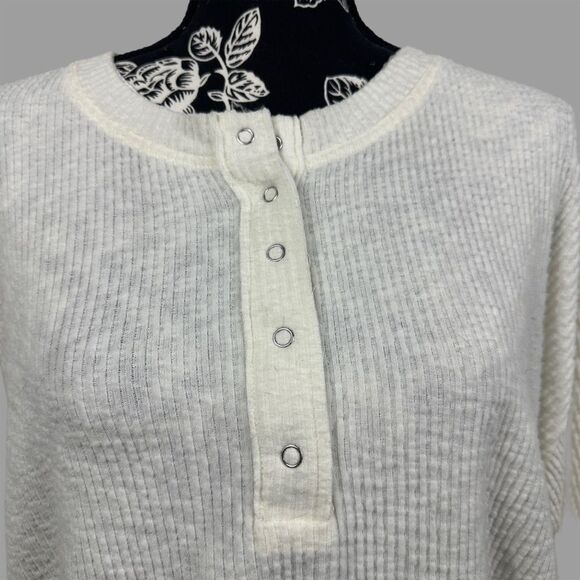 Women's High-Low Style Henley Scoop Neck Sweater - Cream Color - Picture 5 of 5